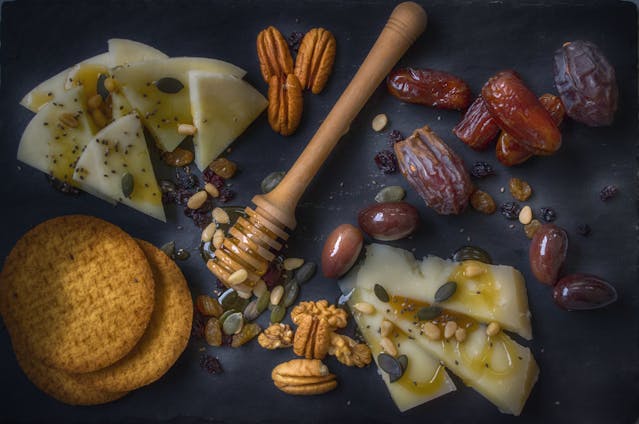 Mel: Um Alimento Versátil para a Saúde, a Cozinha e os Cuidados Pessoais